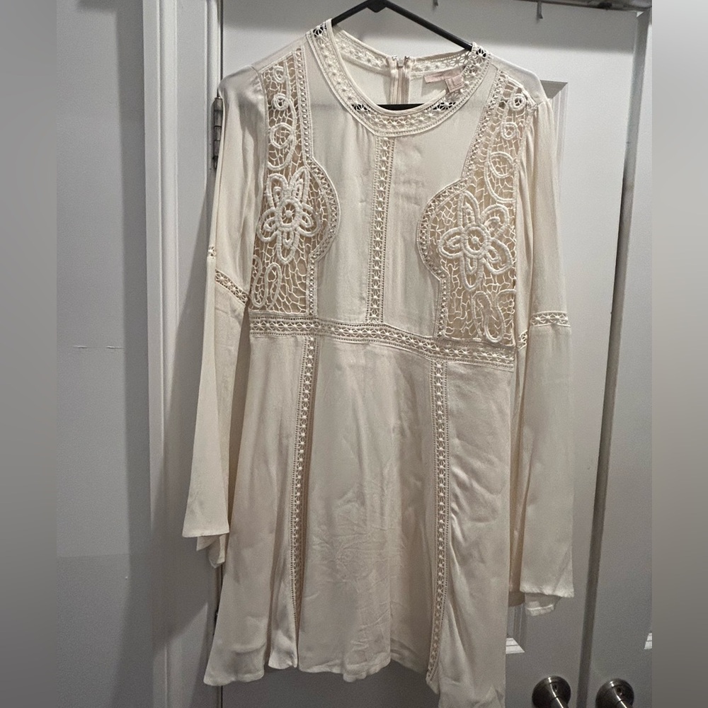 Women's white dress size medium. Forever 21.